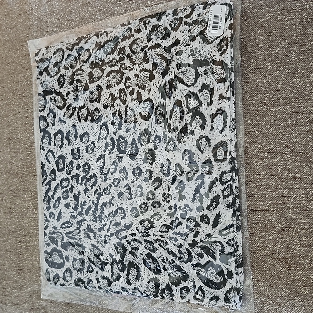 Leopard Print Scarf - Picture 2 of 3